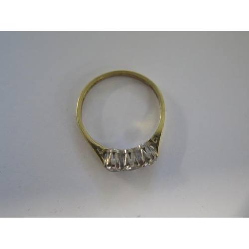 33 - A hallmarked 18ct gold 3 stone diamond ring - approx total diamond weight 0.50ct - ring size N - app... 