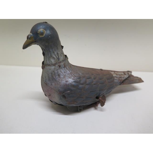 350 - A French tinplate clockwork pigeon by V.B. & Cie a Paris - Length 19cm - some rusting to body, mecha... 