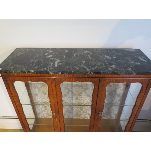 538 - A satin walnut marble top two door glazed display cabinet - Height 122cm x 108cm x 37cm