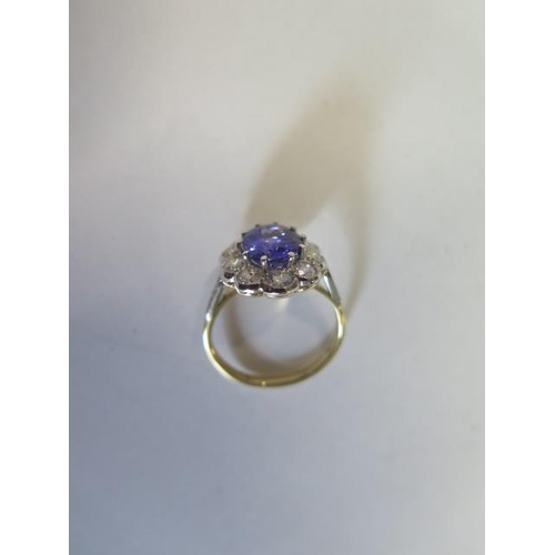 66 - An 18ct yellow gold Tanzanite and Diamond ring - Tanzanite approx 2cts (very good colour) - Diamond ... 