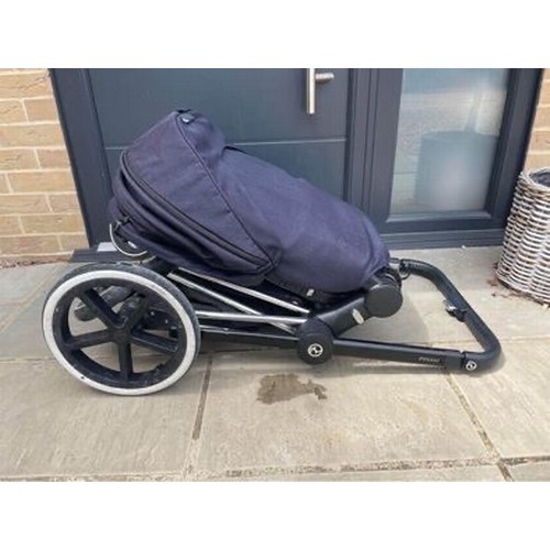 571 - A Cybex Priam pushchair with Lux seat, rain cover and footmuff - not including grey carry cot new re... 