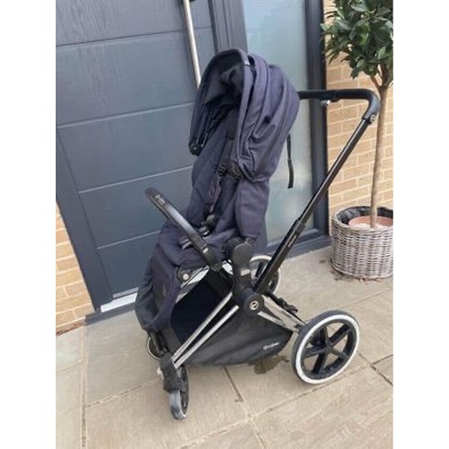 571 - A Cybex Priam pushchair with Lux seat, rain cover and footmuff - not including grey carry cot new re... 