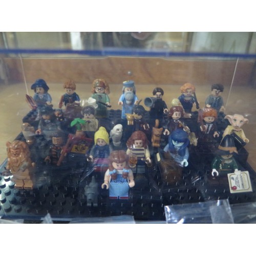 344 - A collection of 20 Lego mini figures in a case - 17 Harry Potter/Fantastic Beasts and three Wizard o... 