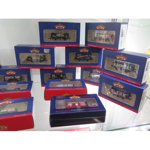 337 - A collection of 31 boxed 00 gauge Airfix, Dapol, Bachmann rolling stock, a Model Rail Sentinel loco,... 