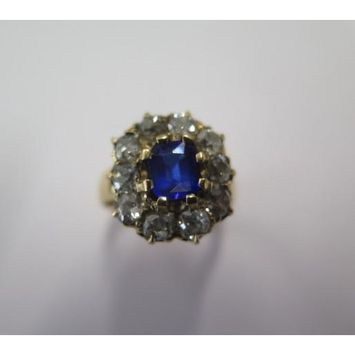 38 - An 18ct yellow gold diamond and synthetic sapphire cluster ring with a screw off head approx 15mm x ... 