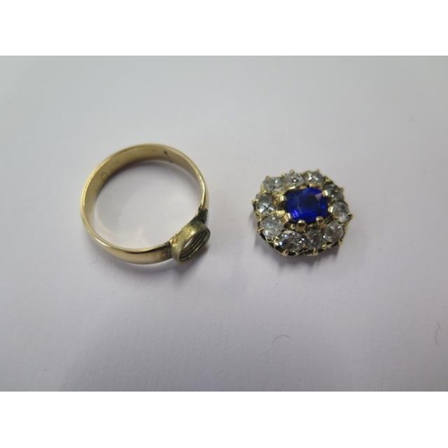38 - An 18ct yellow gold diamond and synthetic sapphire cluster ring with a screw off head approx 15mm x ... 