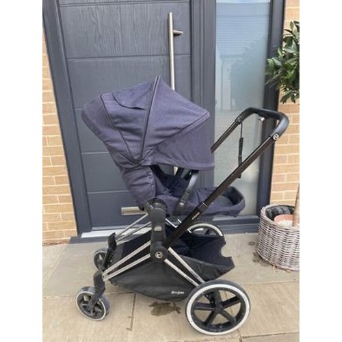 519 - A Cybex Priam pushchair with Lux seat, rain cover and footmuff - not including grey carry cot new re... 