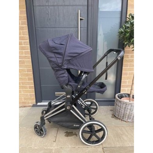 519 - A Cybex Priam pushchair with Lux seat, rain cover and footmuff - not including grey carry cot new re... 