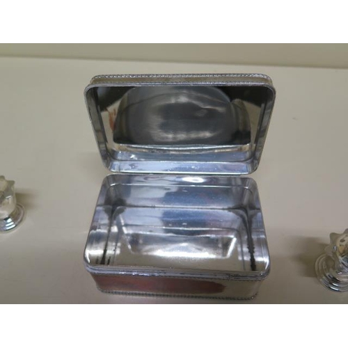 129 - A pair of silver peppers - approx weight 1 troy oz - and a plated dog plaque desk box