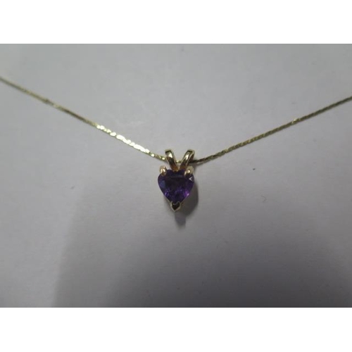 32 - A 14ct yellow gold Amethyst pendant on a fine 14ct, 41cm chain - approx weight 1.4 grams - clasp goo... 