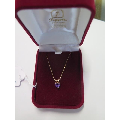 32 - A 14ct yellow gold Amethyst pendant on a fine 14ct, 41cm chain - approx weight 1.4 grams - clasp goo... 