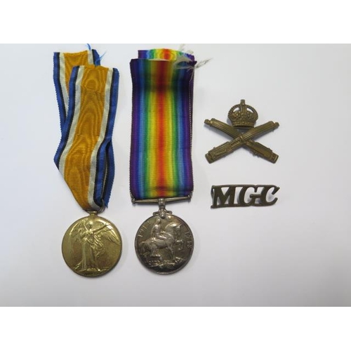 364 - A WW1 duo medals to 87834 Pte B Hoyle M.G.C Machine Gun Corp with two badges