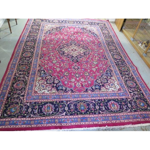 420 - A hand knotted woollen Meshed rug - 3.50m x 2.50m