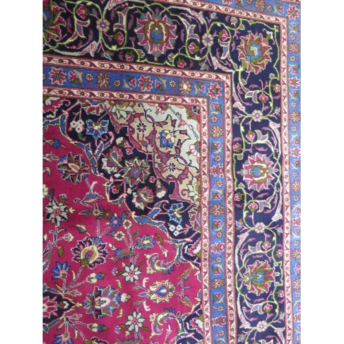 420 - A hand knotted woollen Meshed rug - 3.50m x 2.50m