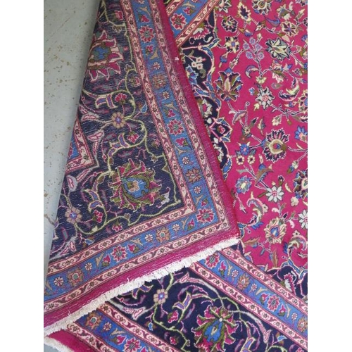 420 - A hand knotted woollen Meshed rug - 3.50m x 2.50m