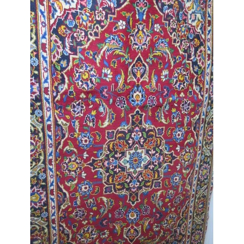 429 - A hand knotted woollen Kashan rug - 1.85m x 1.07m