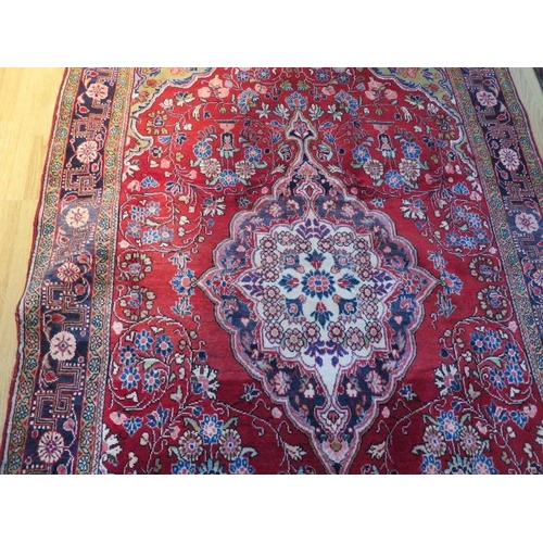 433 - A hand knotted woollen Kashan rug - 2.20m x 1.30m