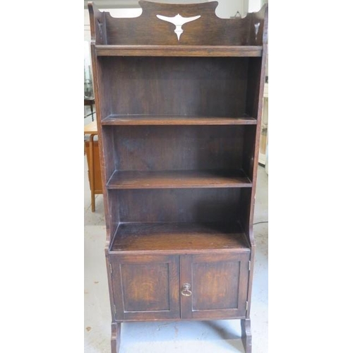 470 - An oak Arts and Crafts open bookcase with a stepped cupboard base - Height 133cm x Width 56cm