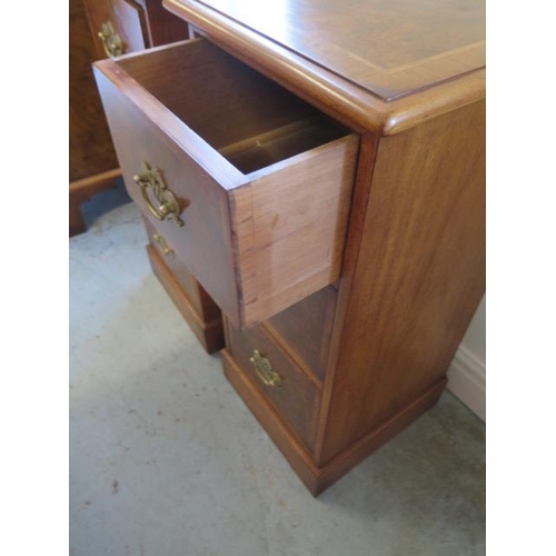 524 - A pair of walnut three drawer bedside chests made by a local craftsman to a high standard - Height 7... 