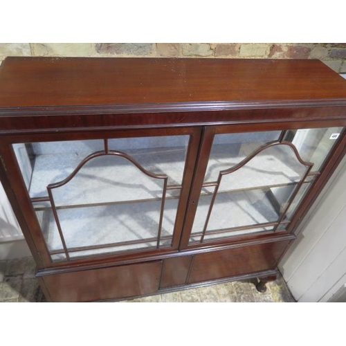 512 - An early 20th century mahogany two door display cabinet/bookcase with two cupboard doors - Height 12... 