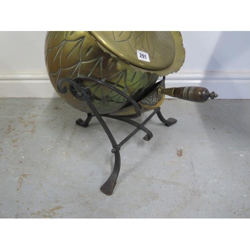 291 - An Arts and Crafts wrought iron and brass botanical coal/log scuttle with a hinged lid and shovel, R... 