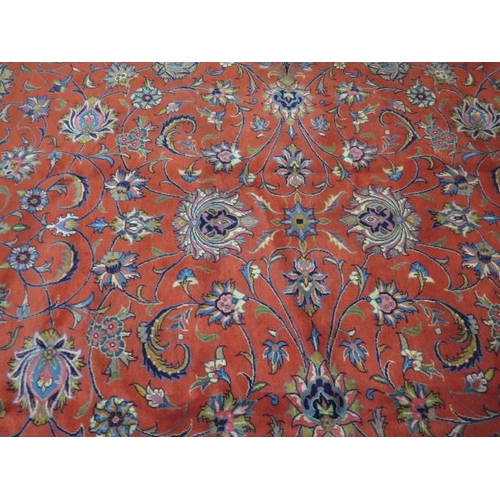 381 - A hand knotted woolen Sarough rug - 3.70m x 2.58m - in good condition