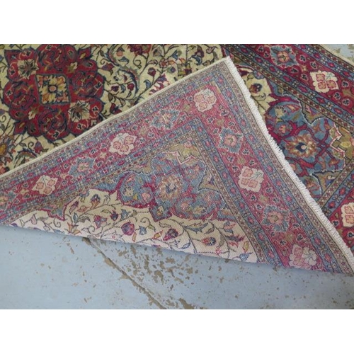 387 - A hand knotted woolen Kashan rug - 2.17m x 1.27m - in good condition