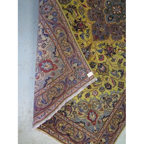 388 - A hand knotted woolen Kashan rug - 2.08m x 1.16m - in good condition