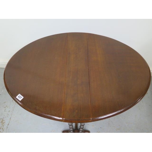 437 - A late Victorian drop leaf mahogany Sutherland side table - Height 62cm x 82cm x 60cm - in good cond... 