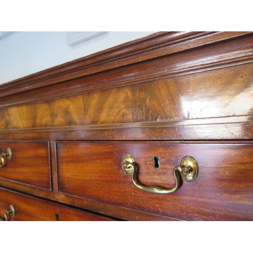 529 - A Georgian mahogany chest on chest with two short over six long graduating drawers on bracket feet -... 