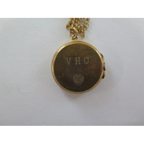 73 - A 9ct yellow gold chain approx weight 1.5 grams, a plated locket and a platinum band ring size Q, ap... 