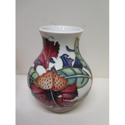 237A - A Moorcroft trial vase 11-4-00 - Height 15cm