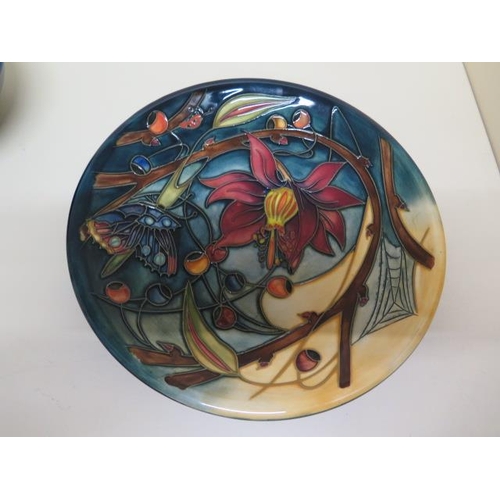 238 - A Moorcroft 2002 plate - Diameter 26cm - in good condition