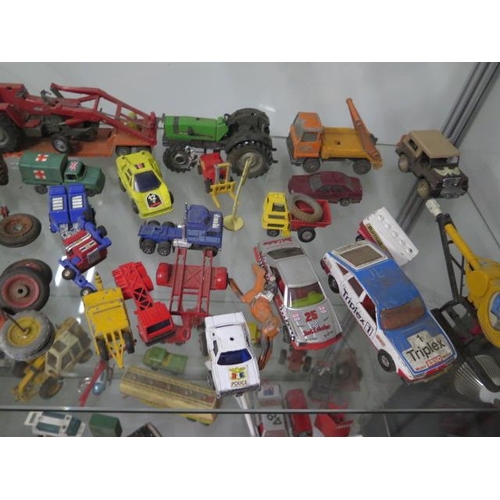 305 - A collection of approx 70 diecast and plastic vehicles