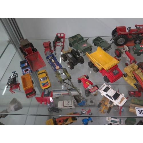 305 - A collection of approx 70 diecast and plastic vehicles