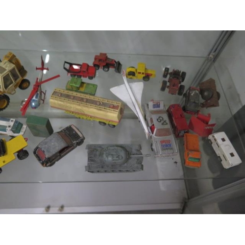 305 - A collection of approx 70 diecast and plastic vehicles