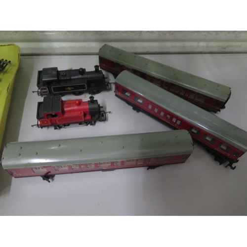 306 - Hornby OO Gauge part boxed Flying Scotsman set, two locos and three carriages