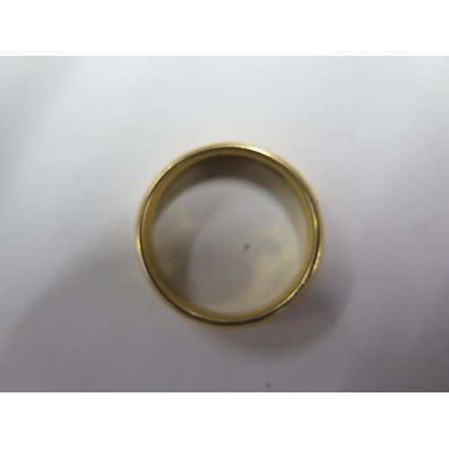 43 - A hallmarked 22  band ring size N/O - approx weight 6.2 grams