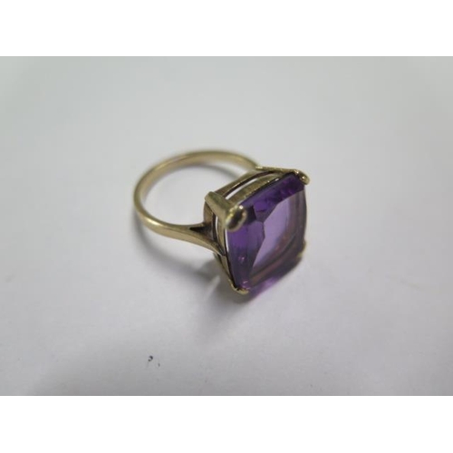 44 - A yellow gold Amethyst ring size O - approx weight 4.4 grams - surface tests to 9ct