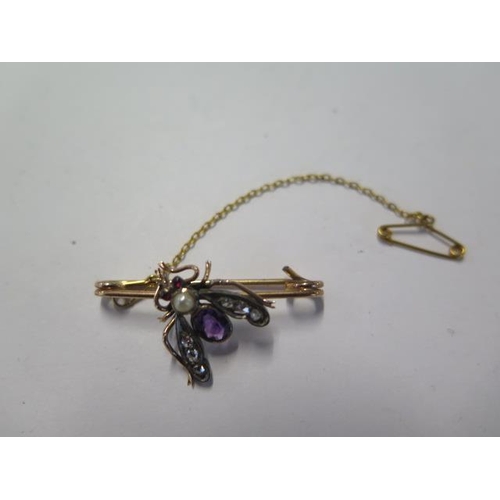 54 - A yellow gold diamond, amethyst, ruby and pearl insect brooch - Length 3cm - surface tests to approx... 