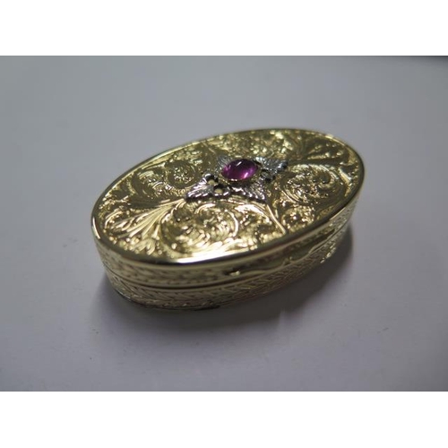 68 - An 18ct yellow gold (tested) fine quality French snuff/pill box set with a cabochon ruby to the lid ... 