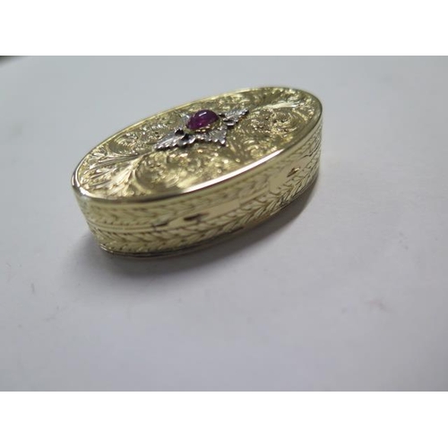 68 - An 18ct yellow gold (tested) fine quality French snuff/pill box set with a cabochon ruby to the lid ... 