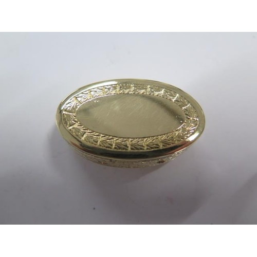 68 - An 18ct yellow gold (tested) fine quality French snuff/pill box set with a cabochon ruby to the lid ... 