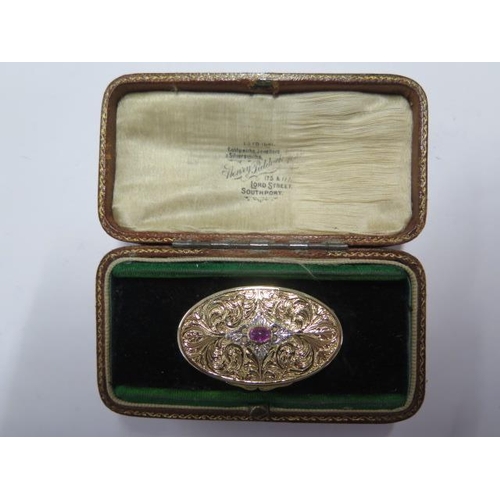 68 - An 18ct yellow gold (tested) fine quality French snuff/pill box set with a cabochon ruby to the lid ... 