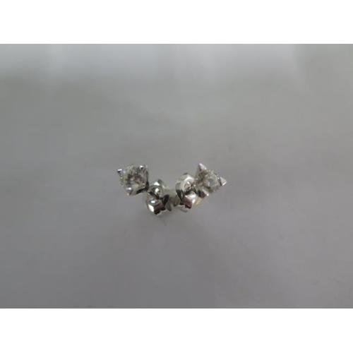 71 - A pair of 18ct white gold diamond stud earrings each approx 0.20ct - diamonds bright and lively