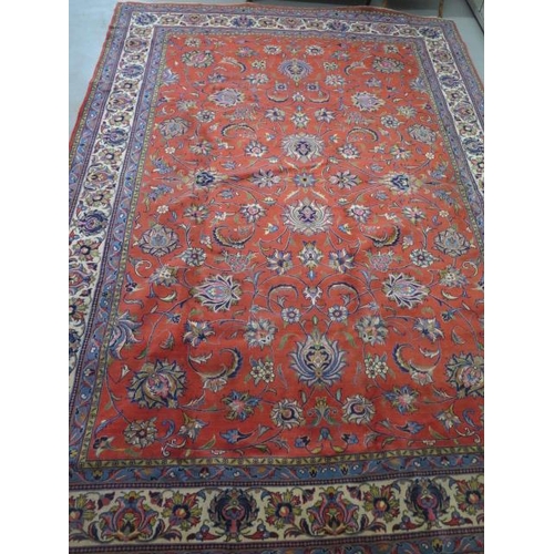 302 - A hand knotted woolen Sarough rug - 3.70m x 2.58m - in good condition