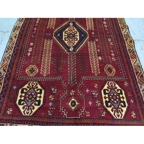 301 - A hand knotted woolen Qashqai rug - 2.50m x 1.68m - in good condition