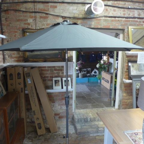 206E - A Four Seasons Riviera parasol 2.5m round - new, can be posted free of charge - RRP £159