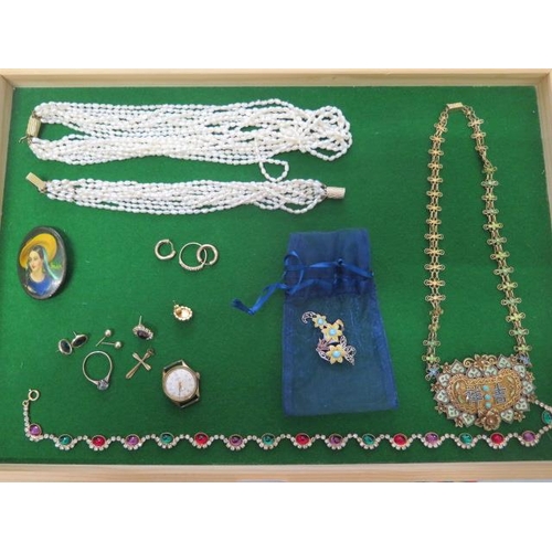 150 - A Chinese silver gilt turquoise necklace, other assorted jewellery including a 9ct gold ring and ear... 