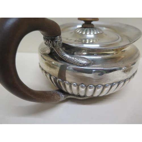 157 - A Georgian silver teapot with serpent handle, London maker W.B.... - approx weight 22.7 troy oz - a ... 